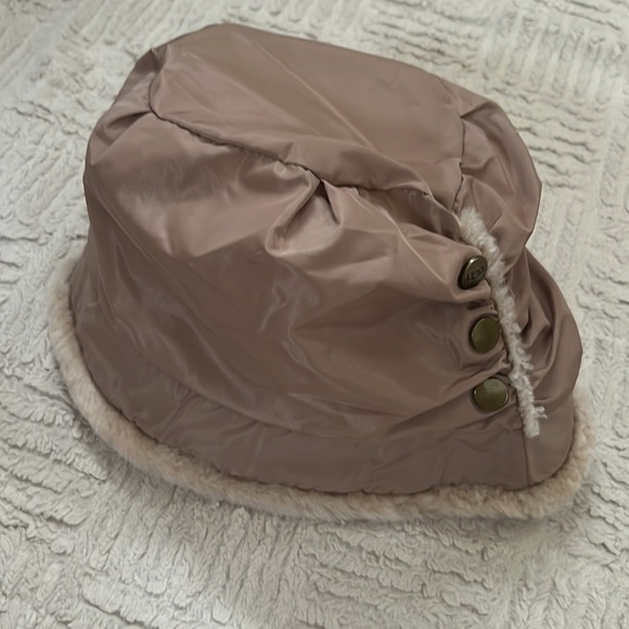 Ugg Australia bucket hat, polyester with real dyed shearling sheepskin trim, O/S - Picture 11 of 16